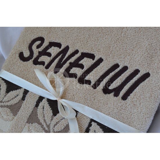 Embroidered occasional towel with leaves "Seneliui"